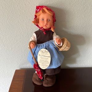 M.I Hummel Krankenbesuch doll.